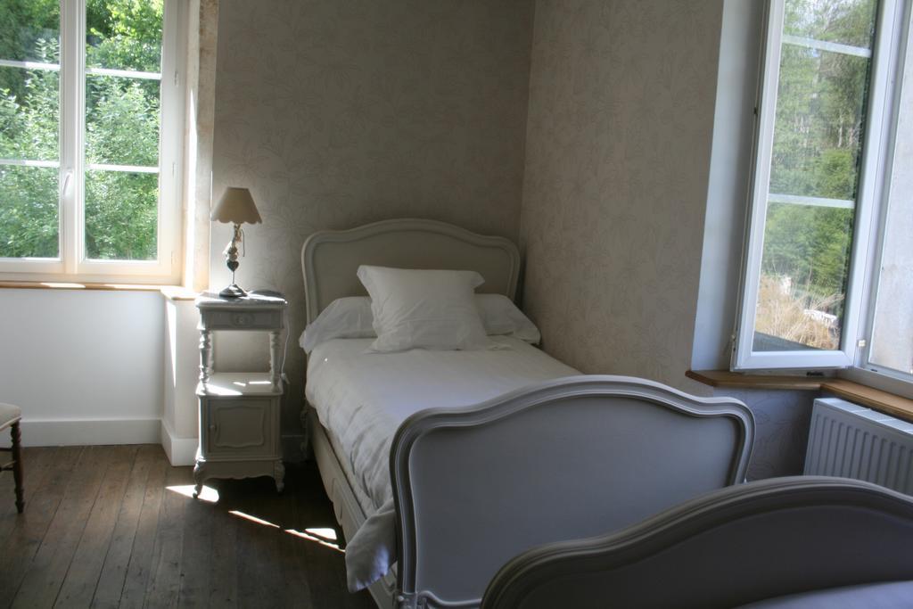 Gentilhommiere Eaux Bleues Bed and Breakfast Ecot-la Combe Δωμάτιο φωτογραφία